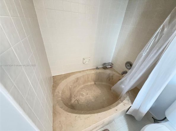 2206 S Cypress Bend Dr 508, Pompano Beach FL 33069