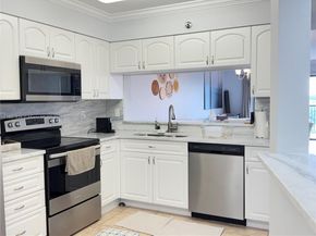 2206 S Cypress Bend Dr 508, Pompano Beach FL 33069