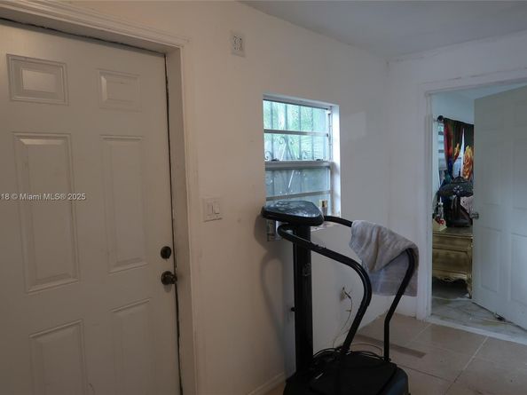 862 NE 82nd St, Miami FL 33138