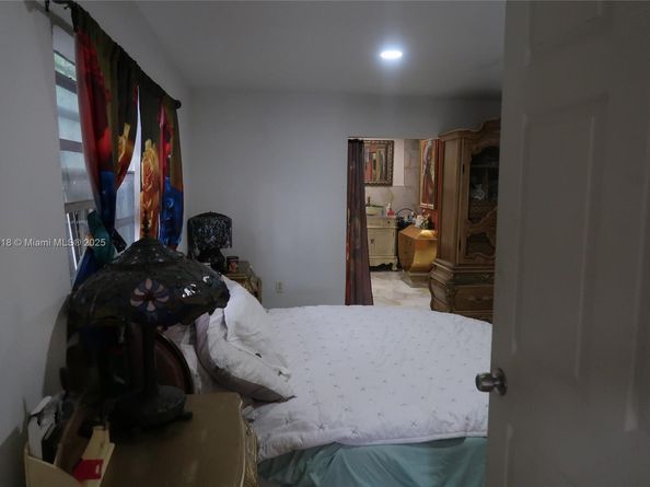 862 NE 82nd St, Miami FL 33138