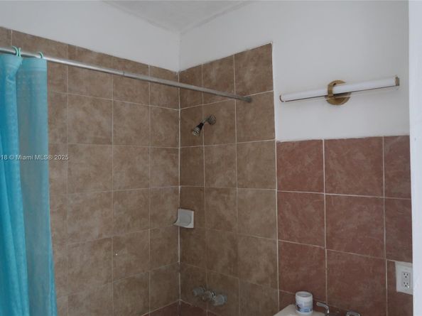 862 NE 82nd St, Miami FL 33138