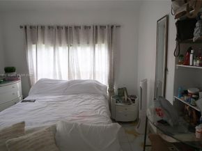 862 NE 82nd St, Miami FL 33138