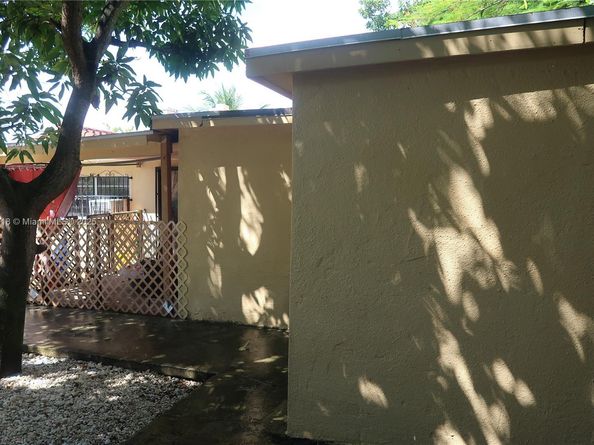 862 NE 82nd St, Miami FL 33138