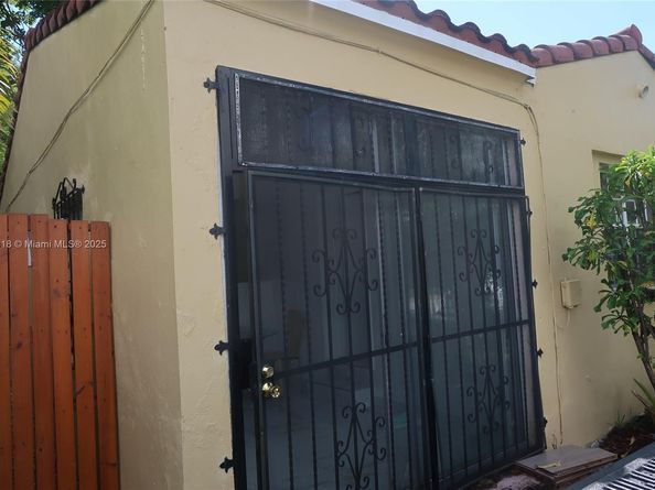 862 NE 82nd St, Miami FL 33138