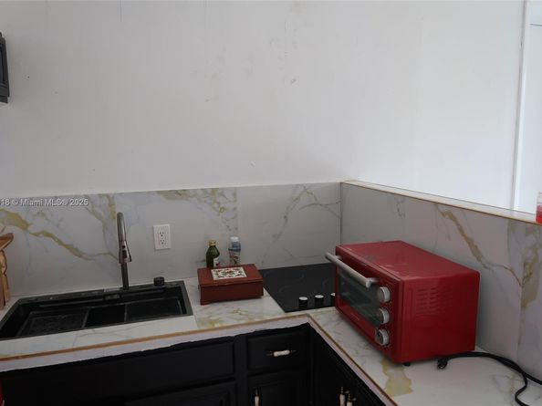 862 NE 82nd St, Miami FL 33138