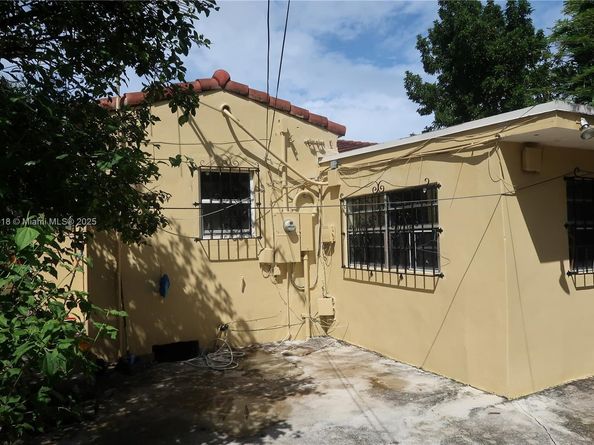 862 NE 82nd St, Miami FL 33138