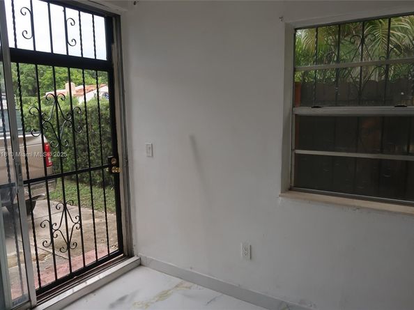 862 NE 82nd St, Miami FL 33138