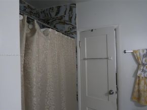 862 NE 82nd St, Miami FL 33138