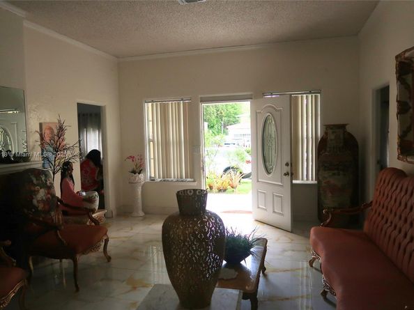862 NE 82nd St, Miami FL 33138