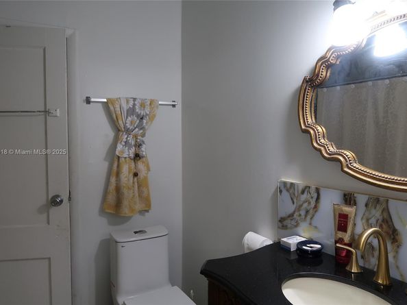 862 NE 82nd St, Miami FL 33138