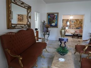 862 NE 82nd St, Miami FL 33138