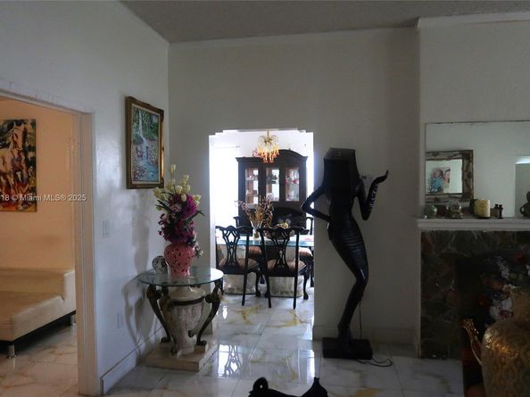 862 NE 82nd St, Miami FL 33138