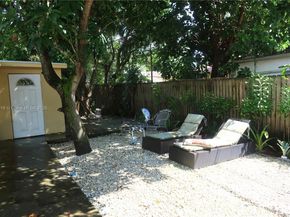 862 NE 82nd St, Miami FL 33138