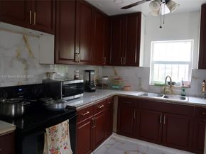 862 NE 82nd St, Miami FL 33138