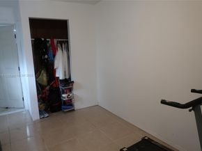 862 NE 82nd St, Miami FL 33138