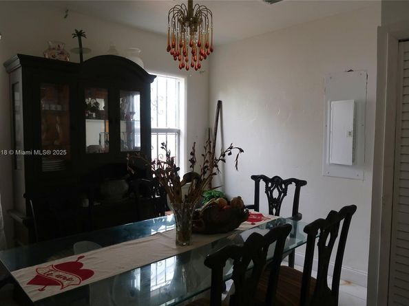 862 NE 82nd St, Miami FL 33138