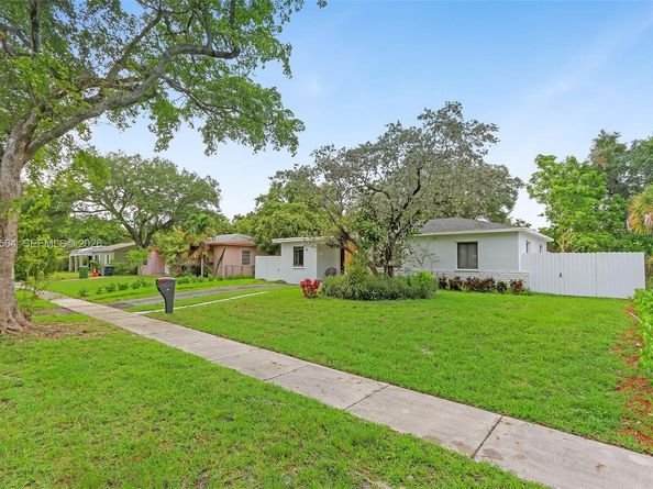 1335 NE 133rd St, North Miami FL 33161