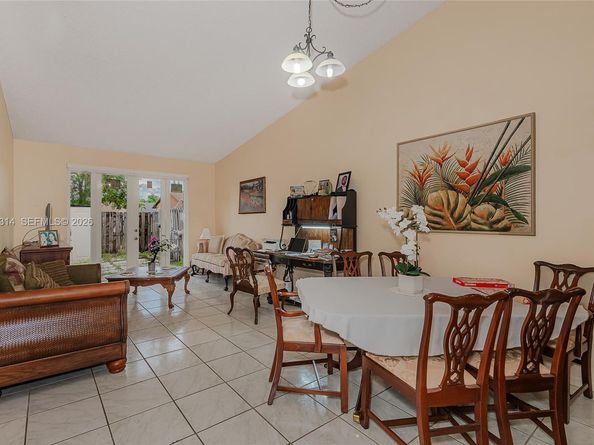 6745 NW 192nd Ln, Hialeah FL 33015
