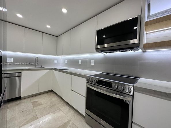 6039 Collins Ave 414, Miami Beach FL 33140