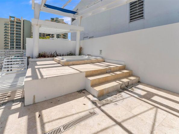 1437 Collins Ave PH18, Miami Beach FL 33139