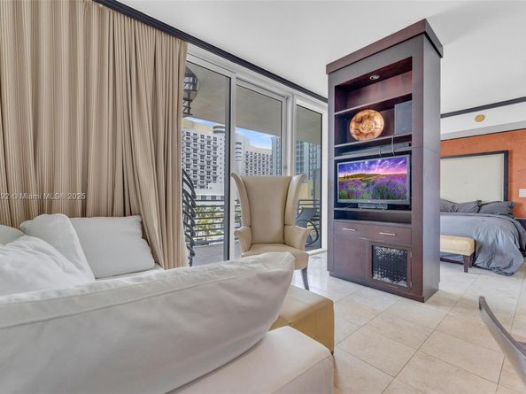 1437 Collins Ave PH18, Miami Beach FL 33139