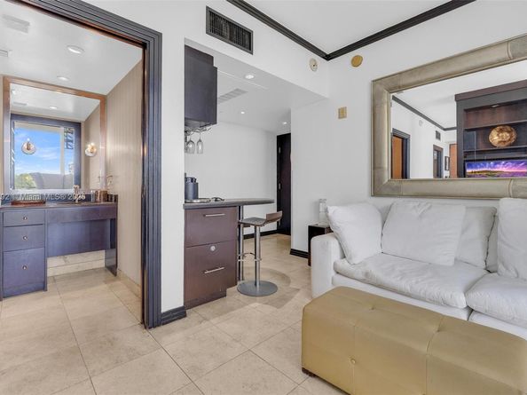 1437 Collins Ave PH18, Miami Beach FL 33139