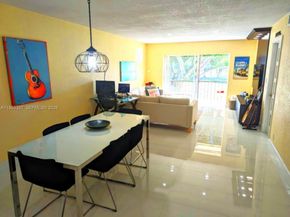 9300 N Hollybrook Lake Dr 303, Pembroke Pines FL 33025