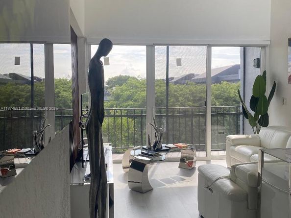 8821 W Flagler St 503, Miami FL 33174