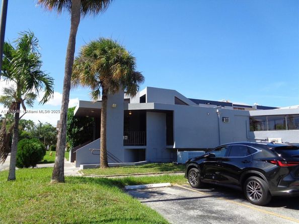 8821 W Flagler St 503, Miami FL 33174