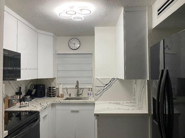 8821 W Flagler St 503, Miami FL 33174