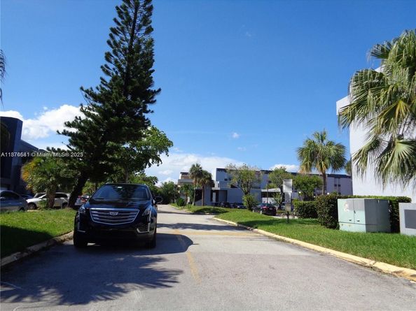 8821 W Flagler St 503, Miami FL 33174