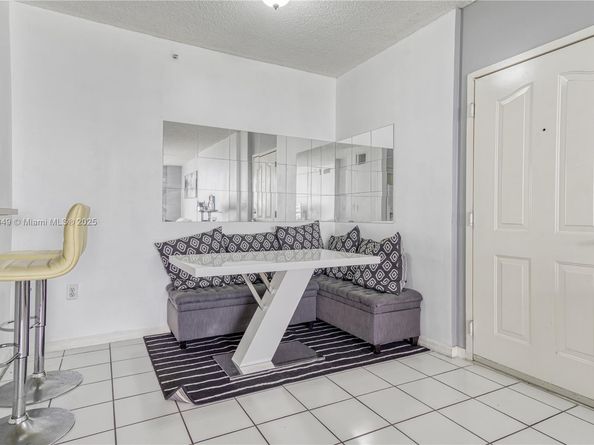5091 NW 7th St 1001, Miami FL 33126