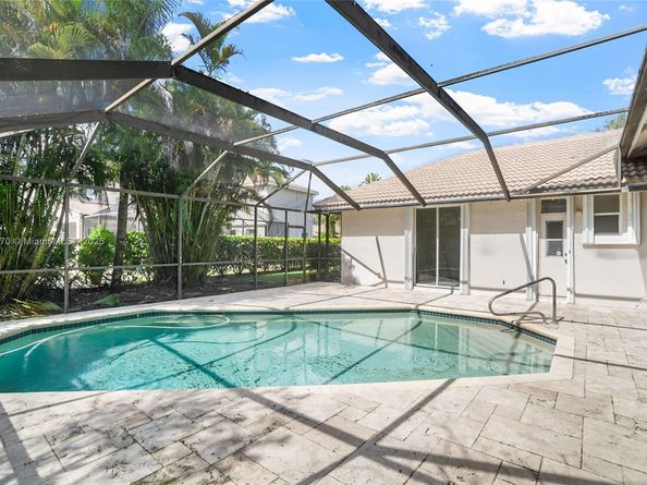 2611 Oakbrook Ln, Weston FL 33332