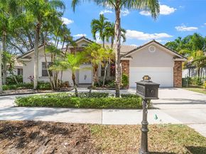 2611 Oakbrook Ln, Weston FL 33332