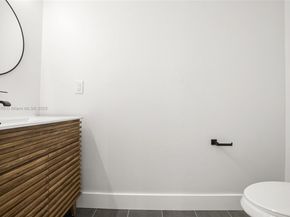 2611 Oakbrook Ln, Weston FL 33332