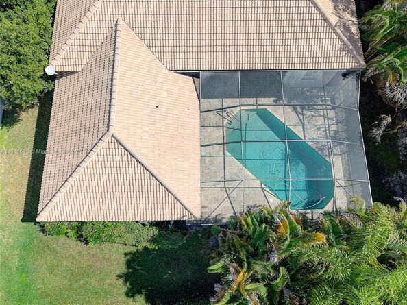 2611 Oakbrook Ln, Weston FL 33332