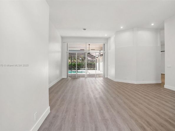 2611 Oakbrook Ln, Weston FL 33332