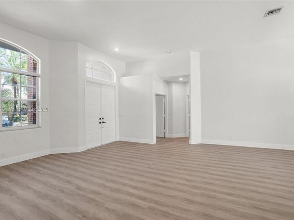 2611 Oakbrook Ln, Weston FL 33332