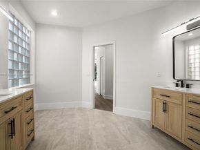 2611 Oakbrook Ln, Weston FL 33332