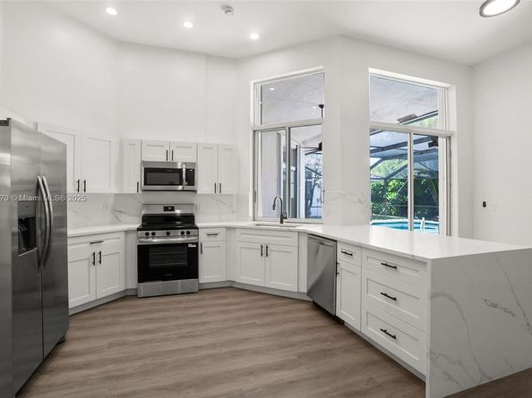 2611 Oakbrook Ln, Weston FL 33332