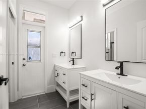 2611 Oakbrook Ln, Weston FL 33332