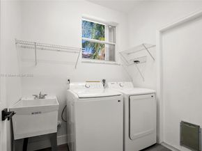 2611 Oakbrook Ln, Weston FL 33332