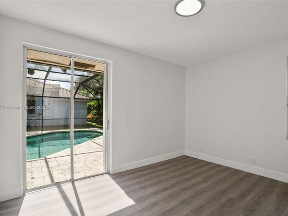 2611 Oakbrook Ln, Weston FL 33332