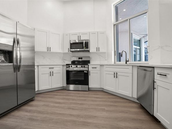 2611 Oakbrook Ln, Weston FL 33332