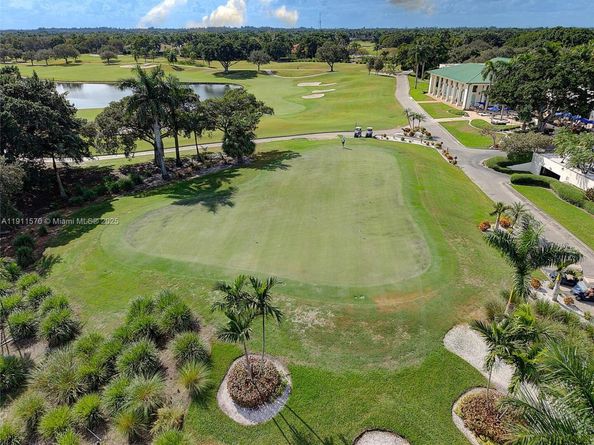 2611 Oakbrook Ln, Weston FL 33332