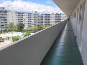1780 NE 191st St 6112, Miami FL 33179