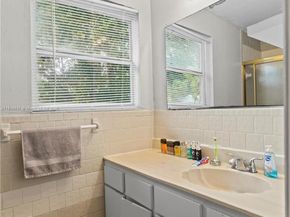 5734 Mckinley St, Hollywood FL 33021