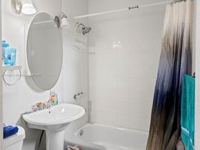 5734 Mckinley St, Hollywood FL 33021