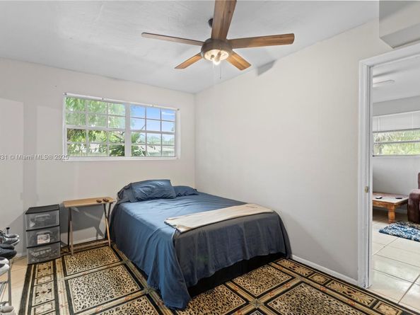 5734 Mckinley St, Hollywood FL 33021