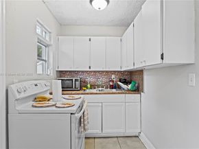 5734 Mckinley St, Hollywood FL 33021